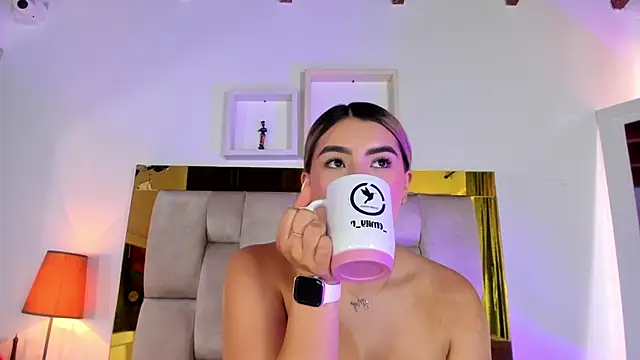 Snapshot of emmy_r chatting on 03-04-25, 03:26 emmy r online show from 03-04-25, 03:26