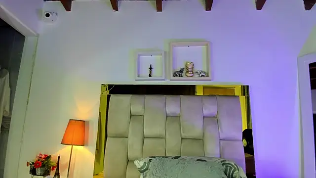 Snapshot of emmy_r chatting on 03-10-25, 12:04 emmy r online show from 03-10-25, 12:04