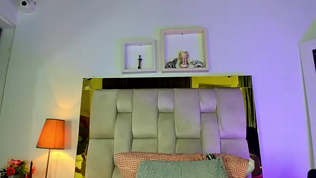 Snapshot of emmy_r chatting on 03-12-25, 12:04 emmy r online show from 03-12-25, 12:04