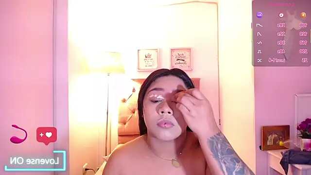 Nahom1  online show from 10-23-25, 10:41