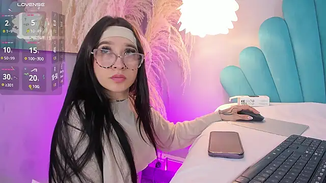 Snapshot of EriKlein chatting on 11-15-25, 09:21 EriKlein online show from 11-15-25, 09:21