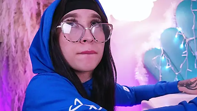 Snapshot of EriKlein chatting on 12-13-25, 10:37 EriKlein online show from 12-13-25, 10:37