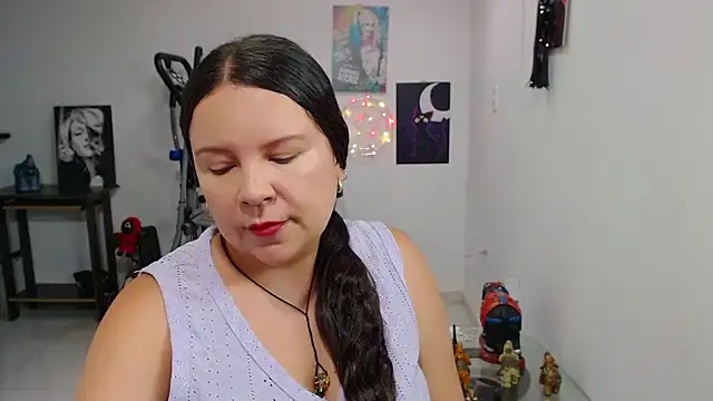 claryssa  online show from 05-28-26, 07:00