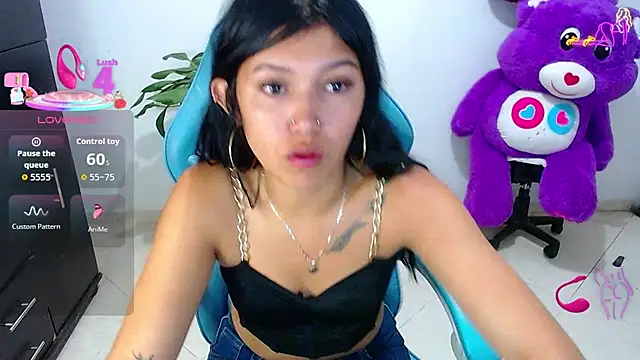 Snapshot of emily_rosse04 chatting on 04-06-26, 01:25 emily rosse04 online show from 04-06-26, 01:25