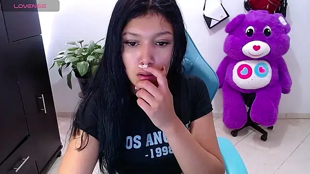 Snapshot of emily_rosse04 chatting on 04-16-26, 05:03 emily rosse04 online show from 04-16-26, 05:03