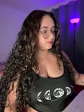 Snapshot of CurlyGirl_1 chatting on 05-18-26, 11:32 CurlyGirl 1 online show from 05-18-26, 11:32