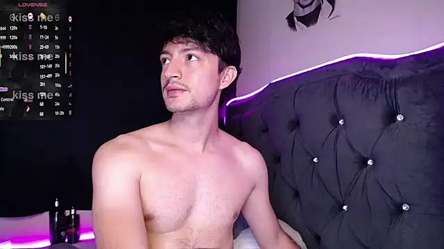 Snapshot of henry_diiaz chatting on 10-15-25, 09:53 henry diiaz online show from 10-15-25, 09:53