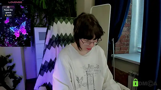 Snapshot of Melissa_Wells chatting on 07-18-26, 04:11 Melissa Wells online show from 07-18-26, 04:11