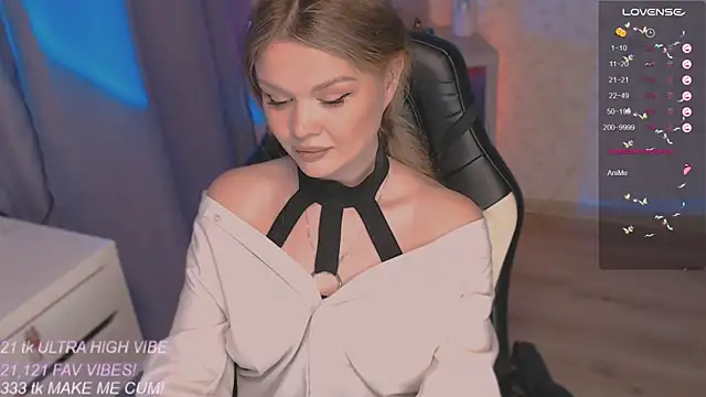 Snapshot of VeronaAura chatting on 09-27-25, 09:09 VeronaAura online show from 09-27-25, 09:09