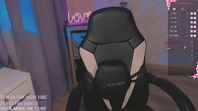 Snapshot of VeronaAura chatting on 11-07-25, 12:54 VeronaAura online show from 11-07-25, 12:54