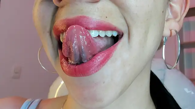 Snapshot of Katty_mouth chatting on 06-11-26, 06:06 Katty mouth online show from 06-11-26, 06:06