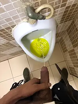 Snapshot of hitlar1026 chatting on 11-14-25, 10:47 hitlar1026 online show from 11-14-25, 10:47