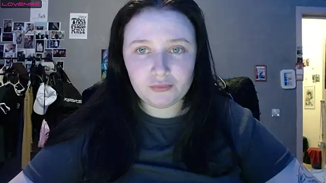 Snapshot of Light_Luna chatting on 04-11-26, 03:27 Light Luna online show from 04-11-26, 03:27