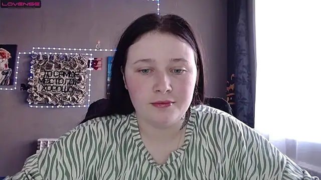 Snapshot of Light_Luna chatting on 05-08-26, 11:26 Light Luna online show from 05-08-26, 11:26