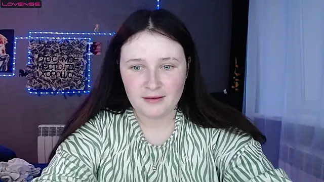 Snapshot of Light_Luna chatting on 05-17-26, 02:24 Light Luna online show from 05-17-26, 02:24