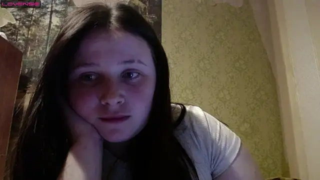 Snapshot of Light_Luna chatting on 05-20-26, 04:02 Light Luna online show from 05-20-26, 04:02