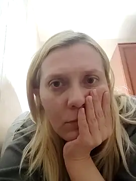 Snapshot of LeraSweet chatting on 10-05-25, 07:12 LeraSweet online show from 10-05-25, 07:12