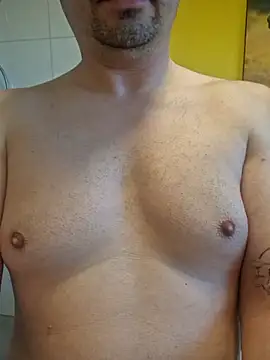 Snapshot of Picknick84 chatting on 11-18-25, 02:32 Picknick84 online show from 11-18-25, 02:32