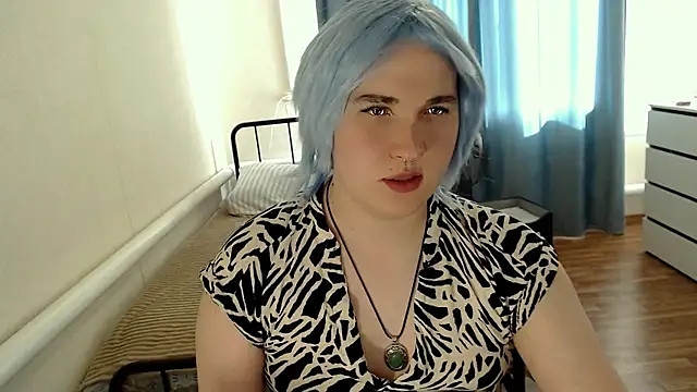 Snapshot of EvaMiron chatting on 06-25-26, 11:48 EvaMiron online show from 06-25-26, 11:48
