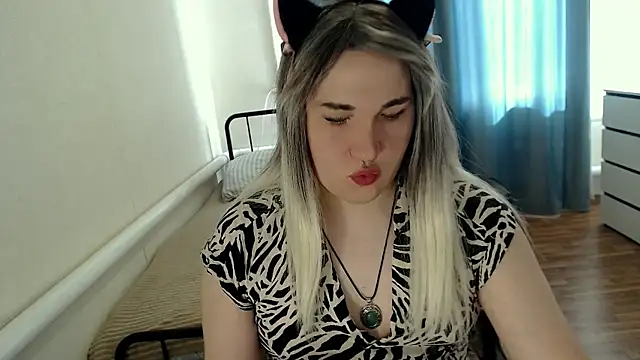 Snapshot of EvaMiron chatting on 07-01-26, 11:23 EvaMiron online show from 07-01-26, 11:23