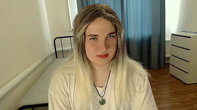 Snapshot of EvaMiron chatting on 07-16-26, 06:52 EvaMiron online show from 07-16-26, 06:52