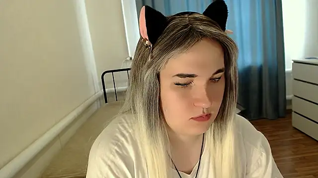 Snapshot of EvaMiron chatting on 07-20-26, 10:39 EvaMiron online show from 07-20-26, 10:39