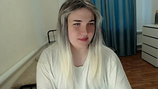 Snapshot of EvaMiron chatting on 08-02-26, 01:26 EvaMiron online show from 08-02-26, 01:26