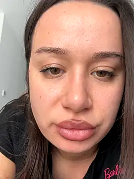 Snapshot of deliaroyal chatting on 09-21-25, 01:35 deliaroyal online show from 09-21-25, 01:35