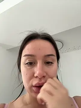 Snapshot of deliaroyal chatting on 09-25-25, 11:03 deliaroyal online show from 09-25-25, 11:03