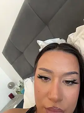 Snapshot of deliaroyal chatting on 10-18-25, 12:28 deliaroyal online show from 10-18-25, 12:28