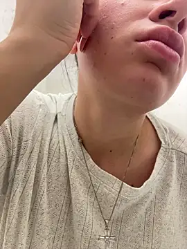 Snapshot of deliaroyal chatting on 10-28-25, 03:36 deliaroyal online show from 10-28-25, 03:36