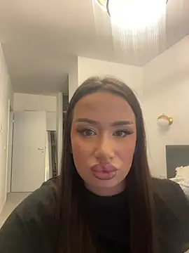 deliaroyal online show from 11-18-25, 02:10