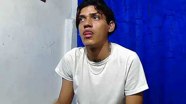 Snapshot of Samuelsince chatting on 04-07-26, 08:37 Samuelsince online show from 04-07-26, 08:37