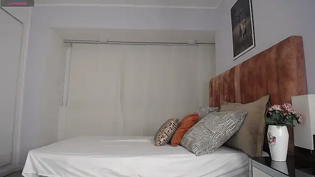 Snapshot of genesis_moretz chatting on 12-12-24, 03:21 genesis moretz online show from 12-12-24, 03:21