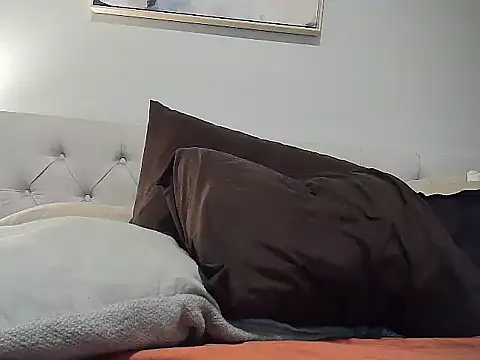 Snapshot of CaramelDipper chatting on 02-06-25, 02:04 CaramelDipper online show from 02-06-25, 02:04