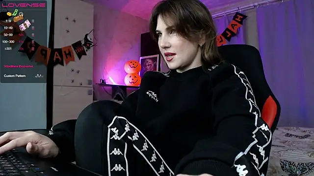 Daniela Cooperr online show from 11-05-25, 05:02