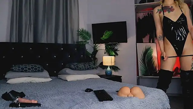 InvitingTina online show from 02-27-25, 08:09