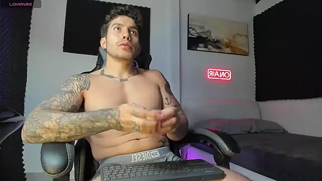 LucianSinclair online show from 11-12-25, 01:39