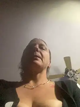 Snapshot of Everlyrose27 chatting on 12-07-24, 05:04 Everlyrose27 online show from 12-07-24, 05:04