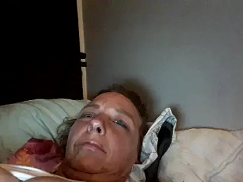 Snapshot of Everlyrose27 chatting on 01-12-25, 12:01 Everlyrose27 online show from 01-12-25, 12:01