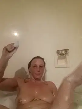 Snapshot of Everlyrose27 chatting on 01-16-25, 02:51 Everlyrose27 online show from 01-16-25, 02:51