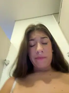 Snapshot of Enyeld_ruru chatting on 07-19-26, 02:43 Enyeld ruru online show from 07-19-26, 02:43
