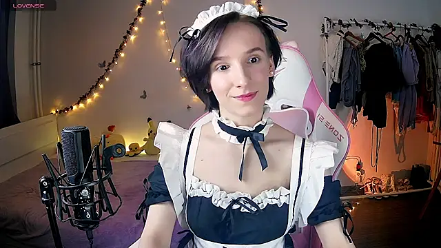 Snapshot of Violet_Veliya chatting on 02-02-25, 03:49 Violet Veliya online show from 02-02-25, 03:49