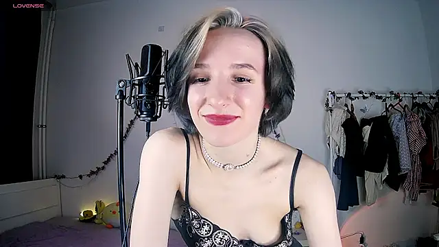 Snapshot of Violet_Veliya chatting on 02-28-25, 05:26 Violet Veliya online show from 02-28-25, 05:26