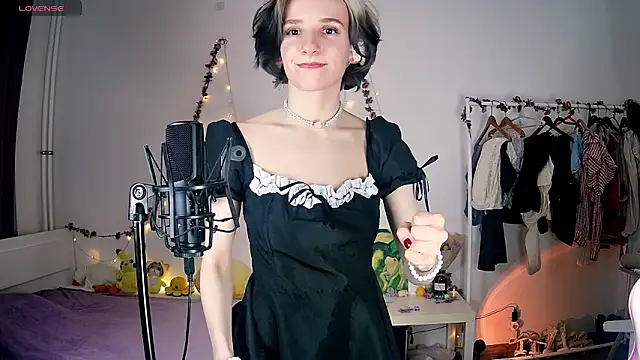 Snapshot of Violet_Veliya chatting on 03-02-25, 05:58 Violet Veliya online show from 03-02-25, 05:58