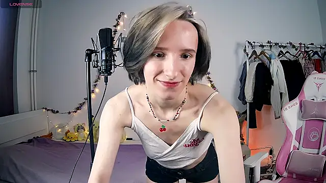 Snapshot of Violet_Veliya chatting on 03-07-25, 04:11 Violet Veliya online show from 03-07-25, 04:11