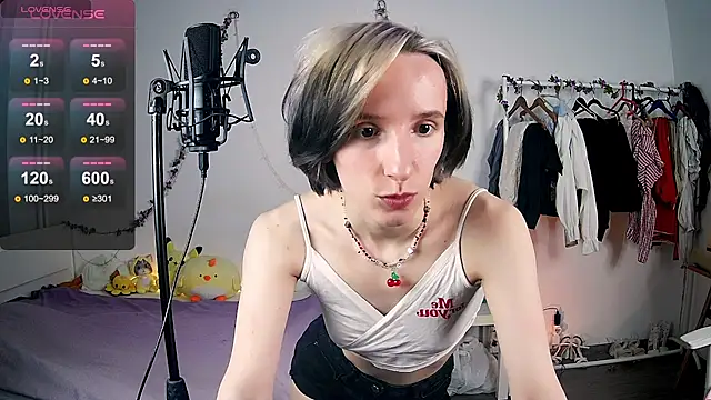 Snapshot of Violet_Veliya chatting on 03-07-25, 07:16 Violet Veliya online show from 03-07-25, 07:16