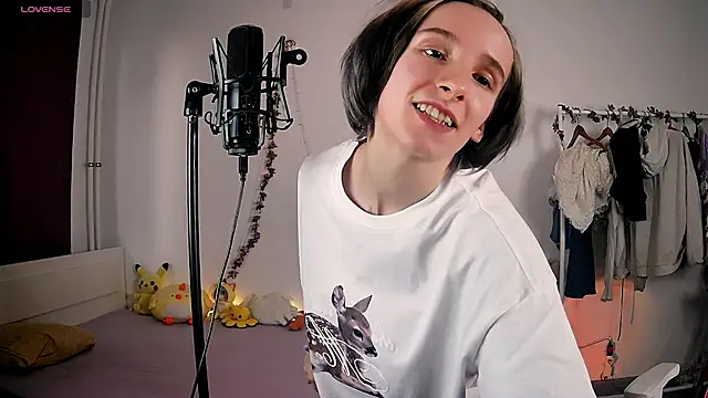 Snapshot of Violet_Veliya chatting on 03-21-25, 03:46 Violet Veliya online show from 03-21-25, 03:46