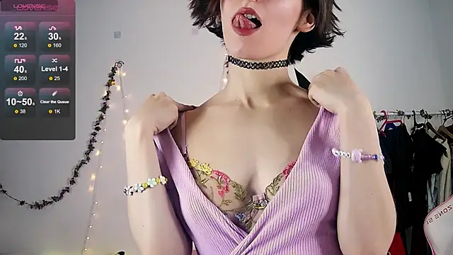 Snapshot of Violet_Veliya chatting on 10-09-25, 04:05 Violet Veliya online show from 10-09-25, 04:05