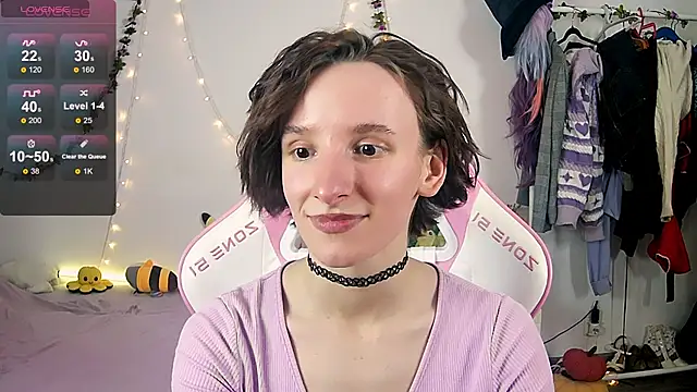 Snapshot of Violet_Veliya chatting on 10-14-25, 03:57 Violet Veliya online show from 10-14-25, 03:57